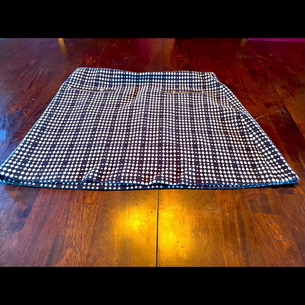 Loft black and white houndstooth pull on skirt XXL